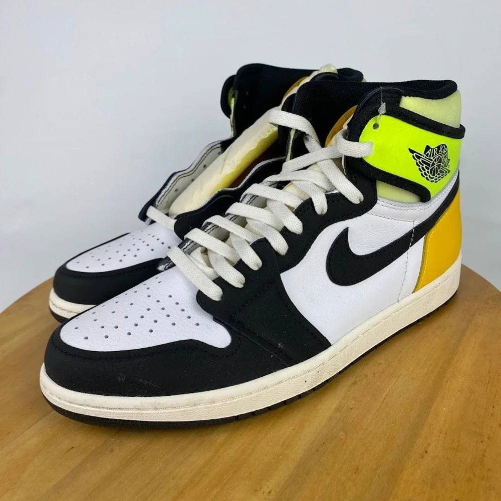 Jordan 1 Retro High OG Mens Size 10‎ Volt Gold Black White 555088-118 Sneakers